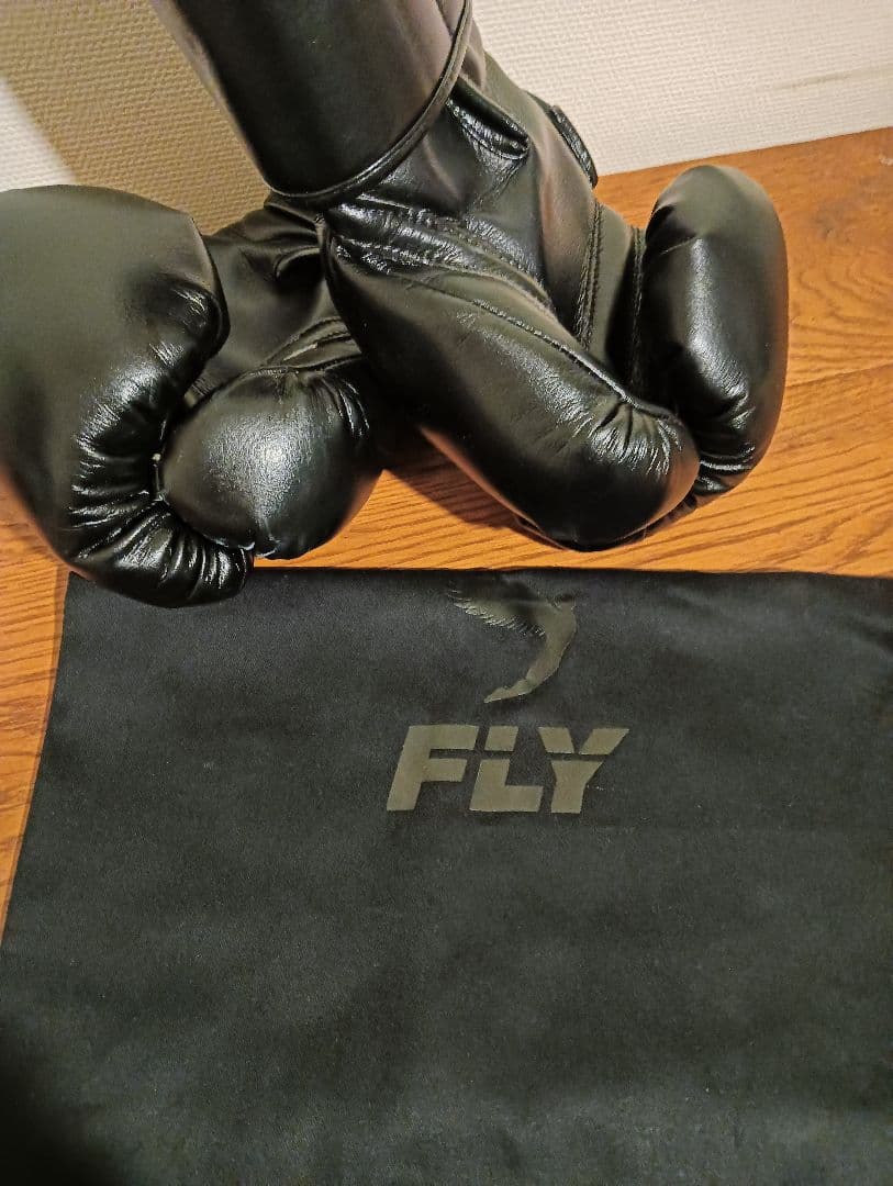 美品　ＦＬＹ ボクシンググローブ　正規品