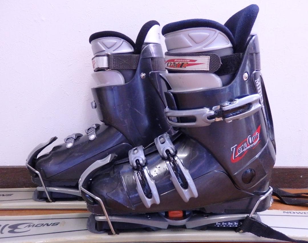 SALOMON,BIGHORN　板約82ｃｍ、ブーツ約27.0～27.5ｃｍ