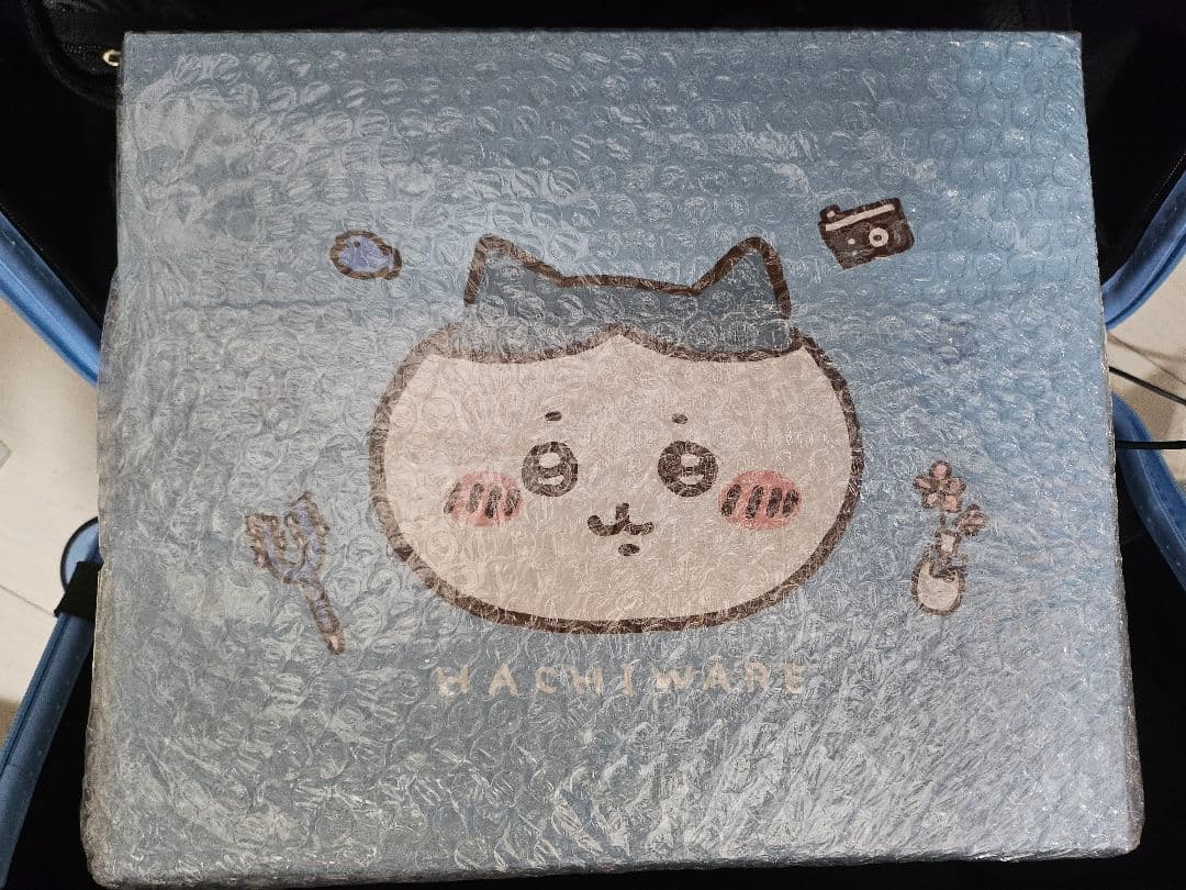 ちいかわ　ハチワレ　キャリーケース