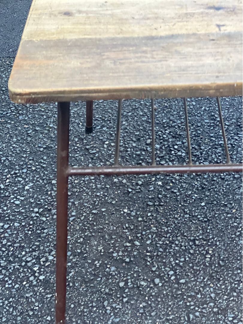 木製テーブル