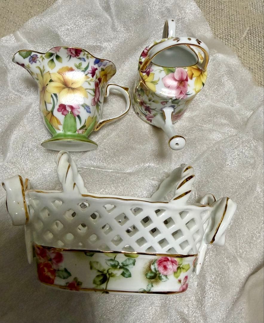 花柄陶磁器セット（楊枝立て、クリーマー、バスケット）