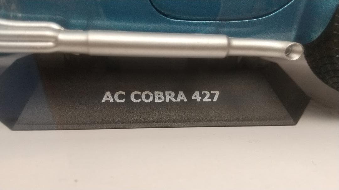 ｊ　 AC COBRA 427 MK.2メタリックブルー 1/18