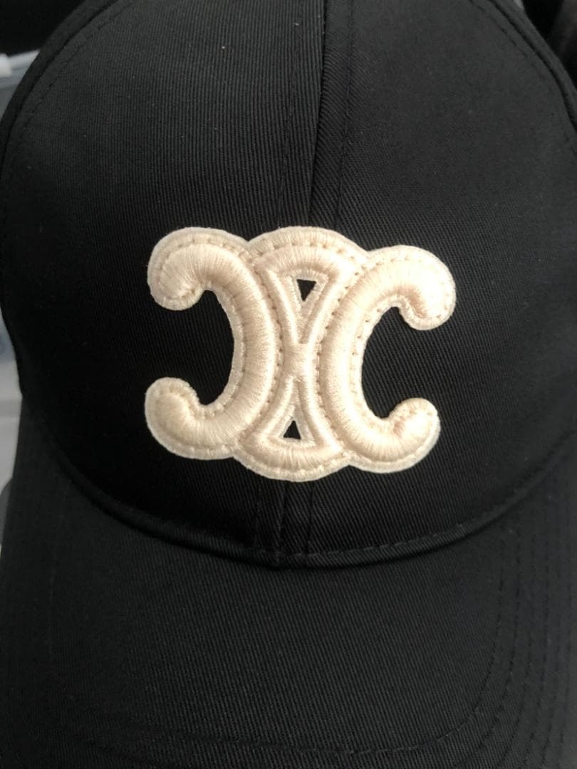 celine 黒キャップ 金色バックル