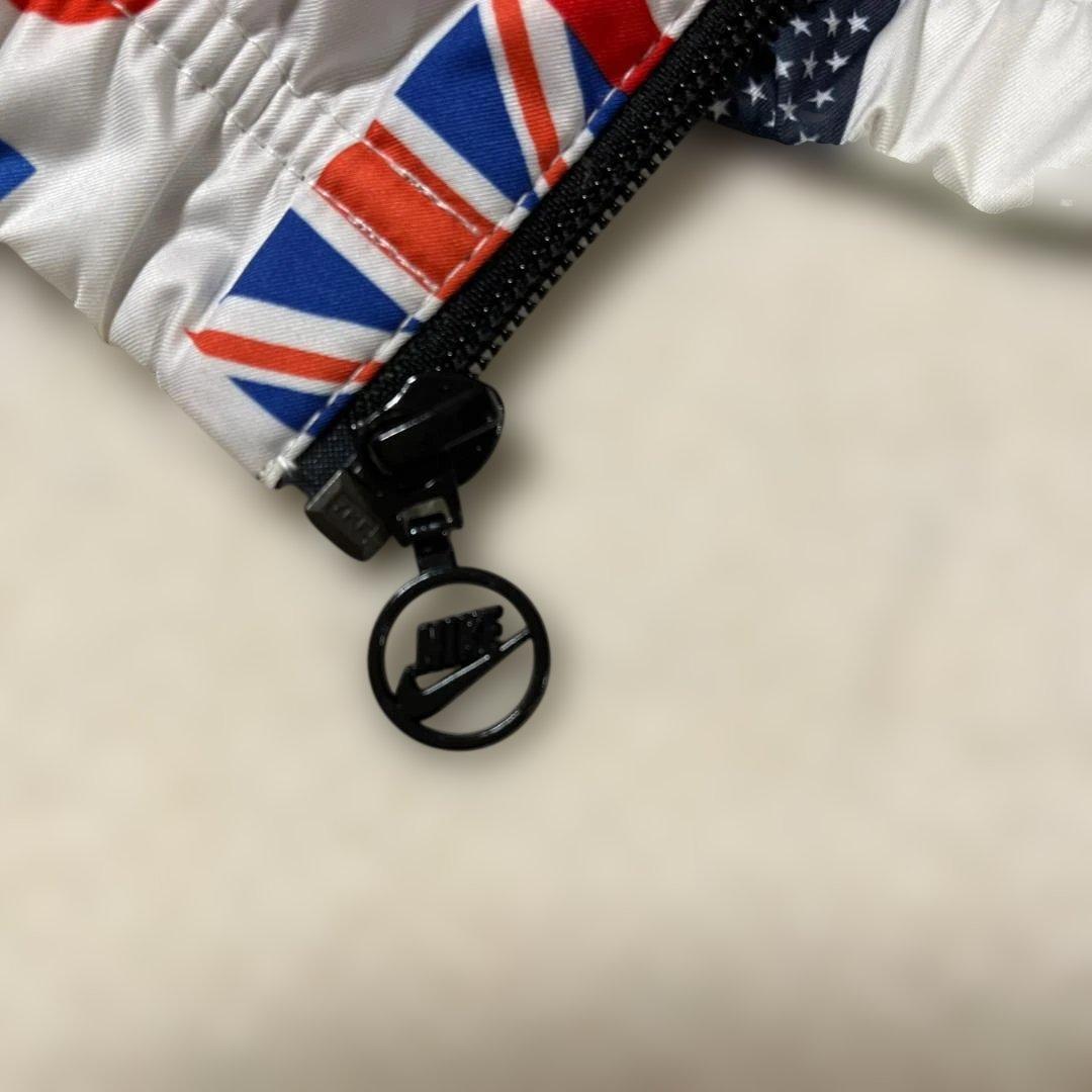 美品　NIKE ナイロンパーカー　ジップアップ　国旗　レディース　XL