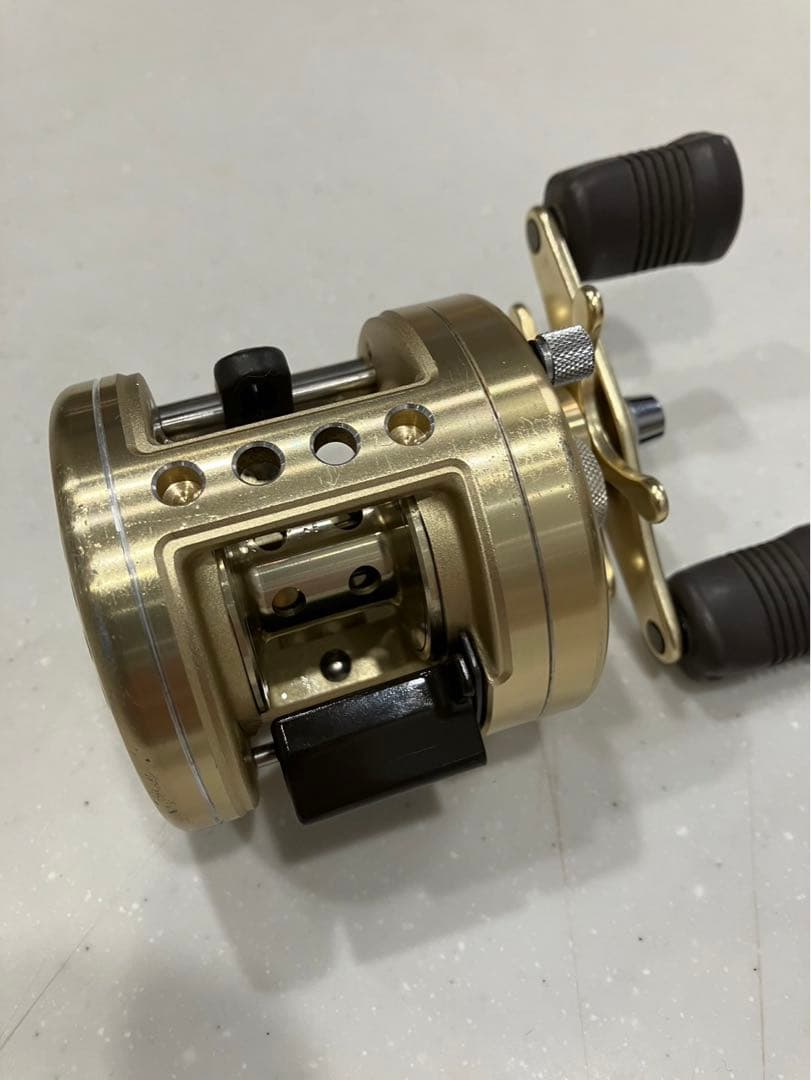 リール SHIMANO CALCUTTA 200XT