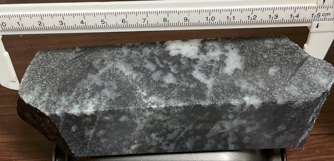 ［黒色　上質］　青海系　糸魚川翡翠角材984g ヒスイ　ひすい