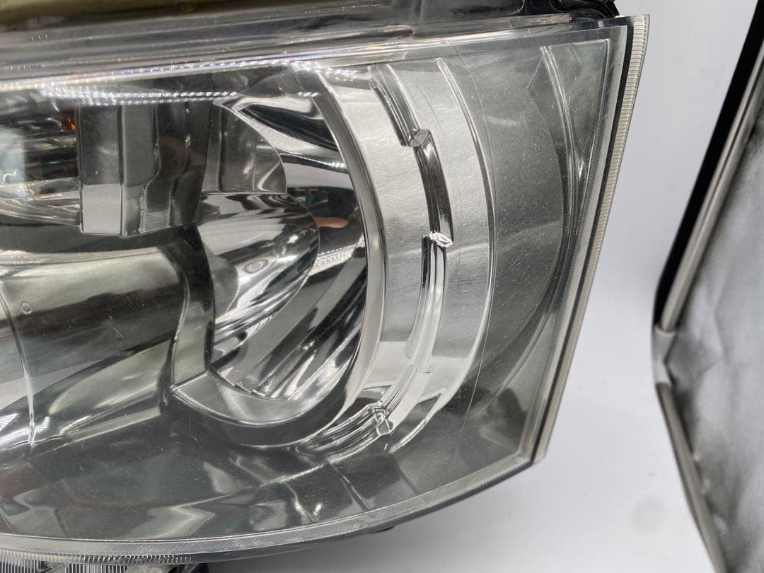 70系 ヴォクシー 純正 HID ヘッドライト 左右 バラスト付 点灯確認済み