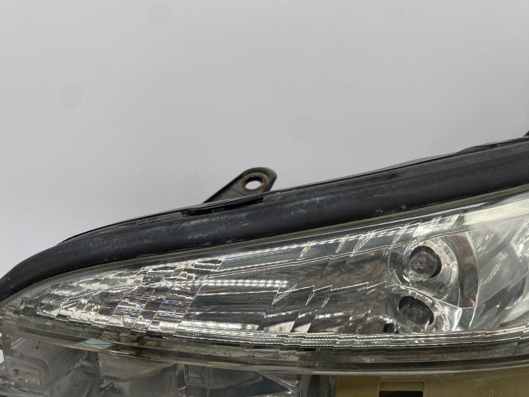 70系 ヴォクシー 純正 HID ヘッドライト 左右 バラスト付 点灯確認済み
