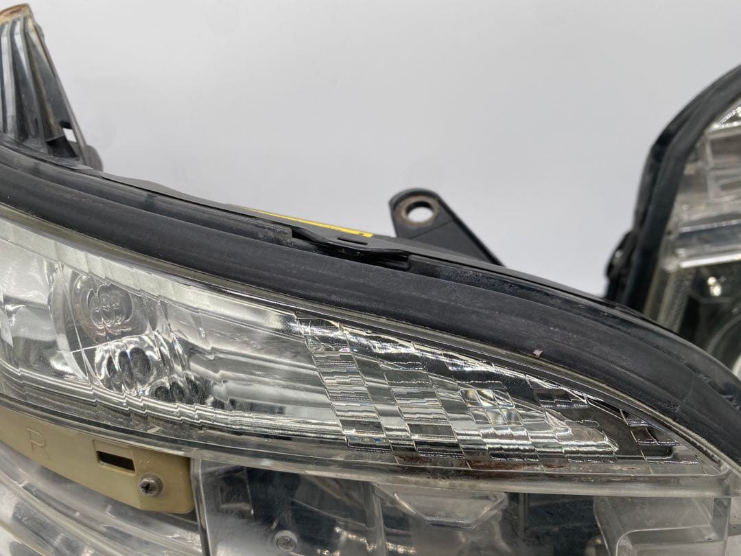 70系 ヴォクシー 純正 HID ヘッドライト 左右 バラスト付 点灯確認済み