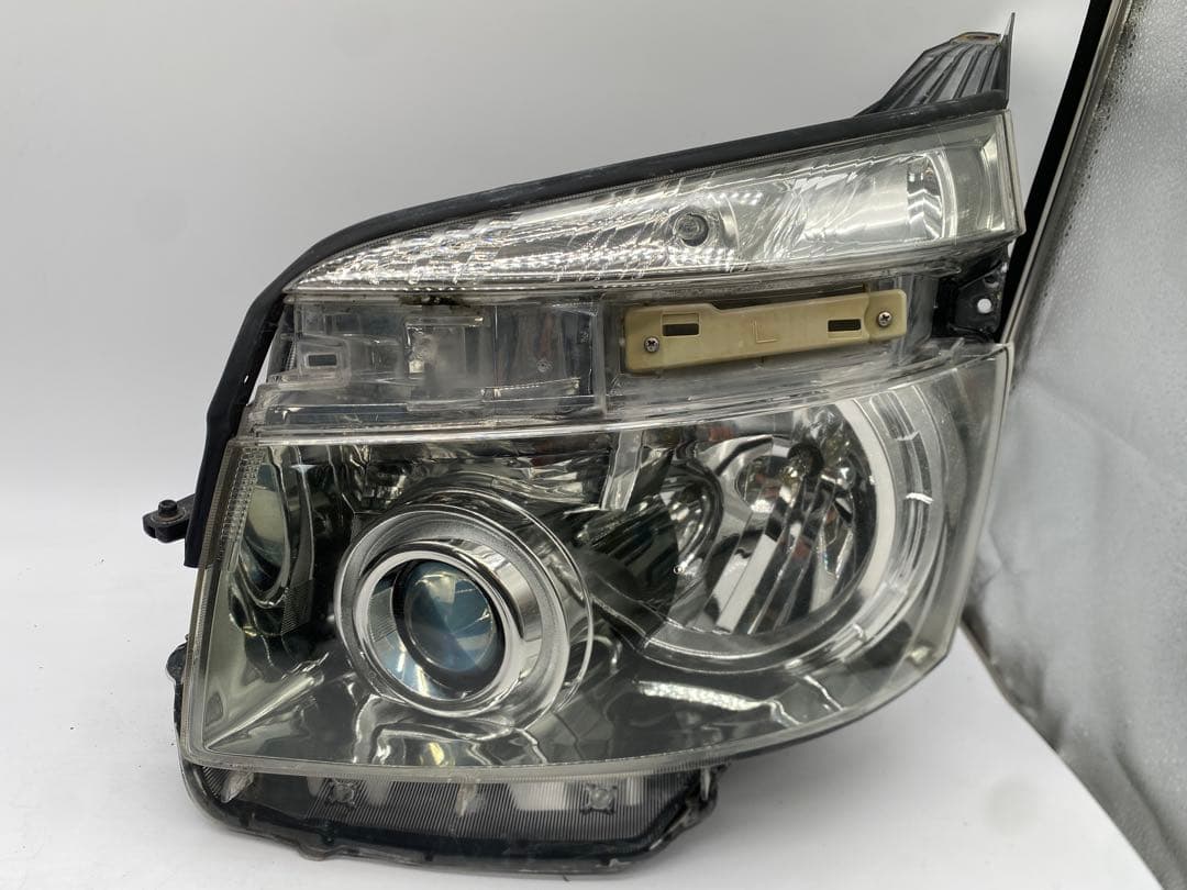 70系 ヴォクシー 純正 HID ヘッドライト 左右 バラスト付 点灯確認済み