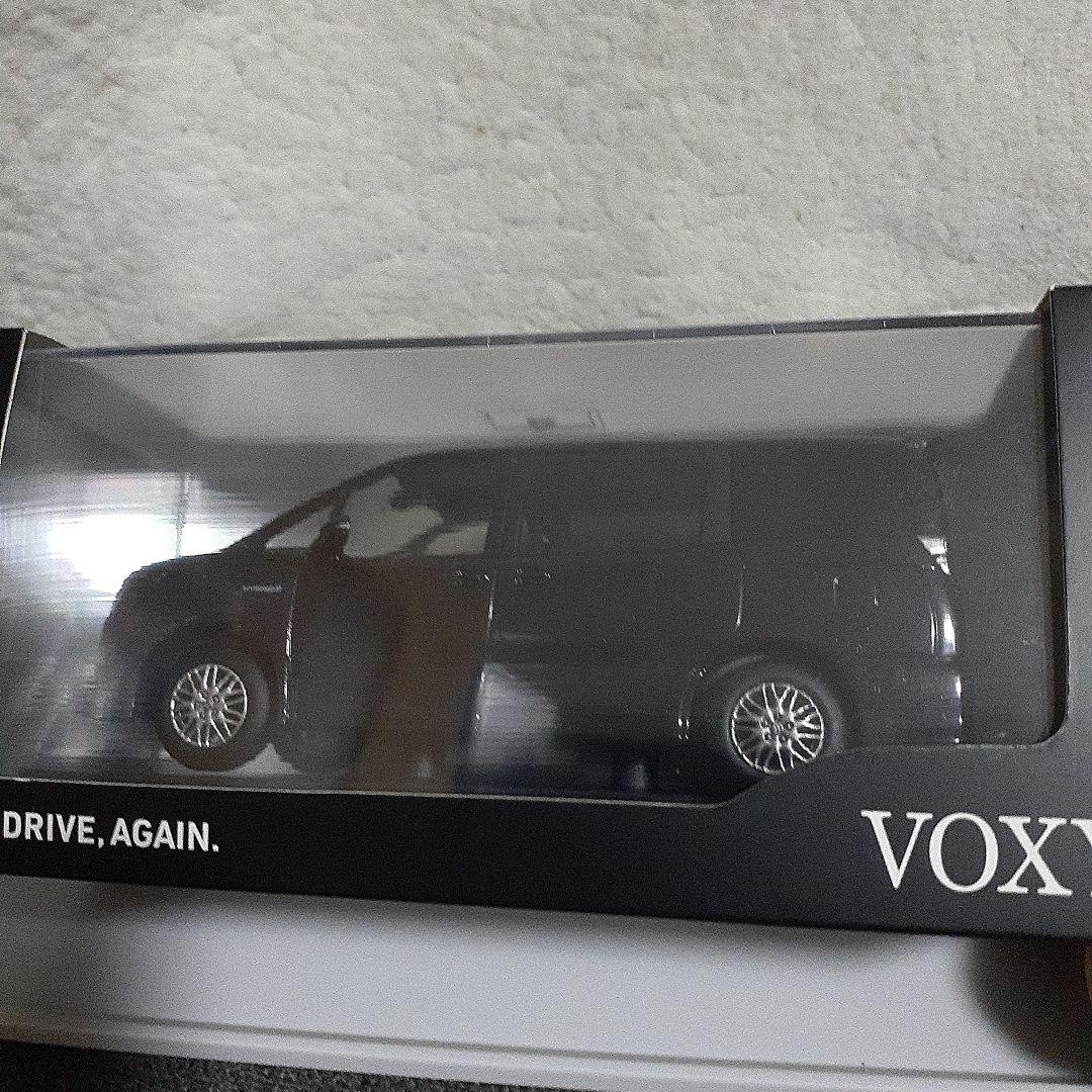 ミニカー　トヨタ　ヴォクシー　ボルドーマイカメタリック
