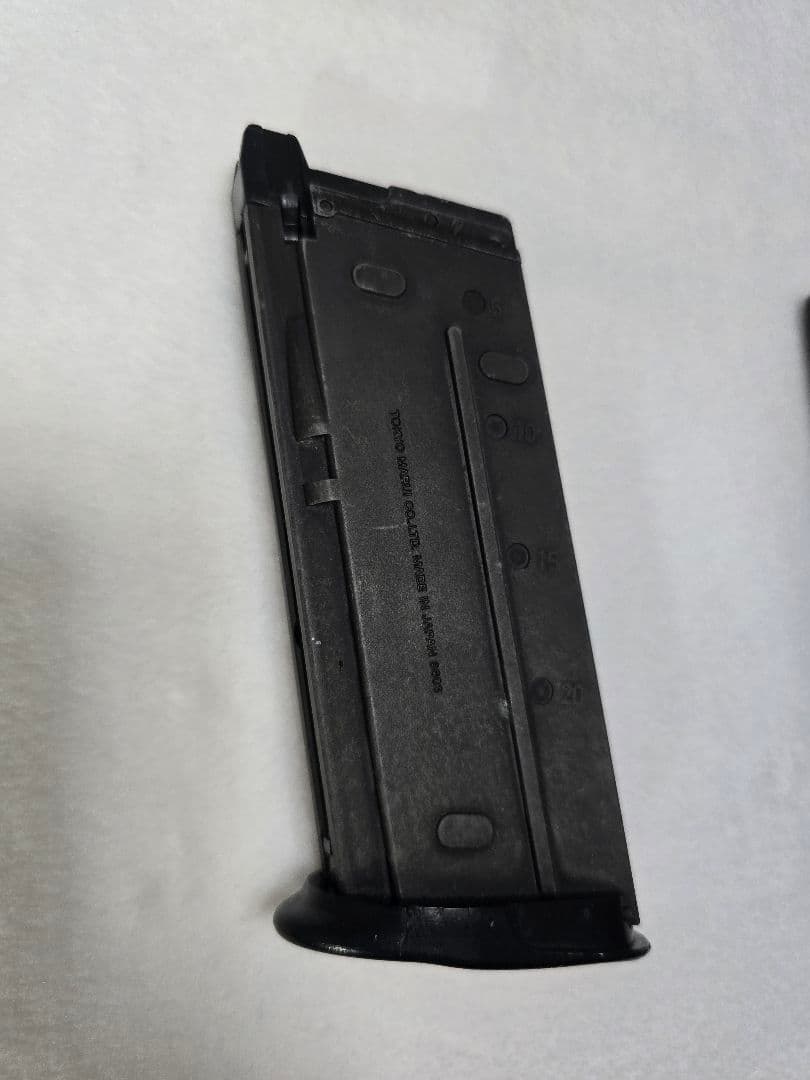 東京マルイ　fn57 　ガスガン マガジン3本付き　箱無し