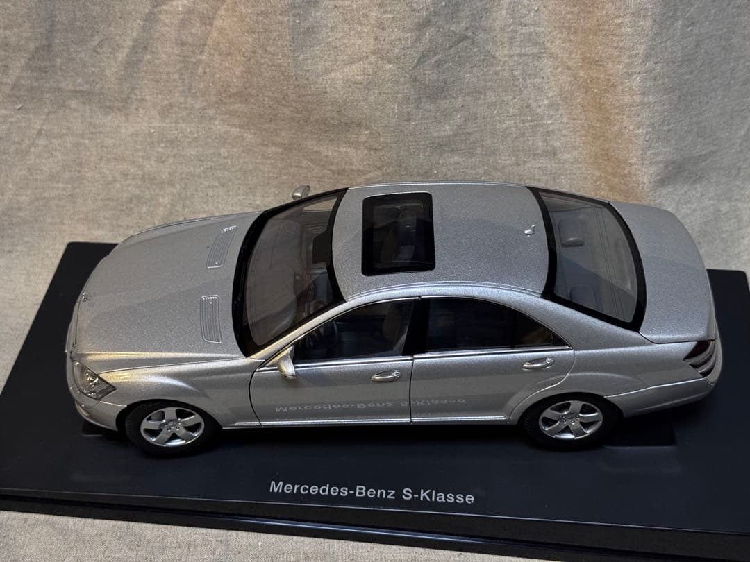 ミニカー Mercedes-Benz S-Klasse W211