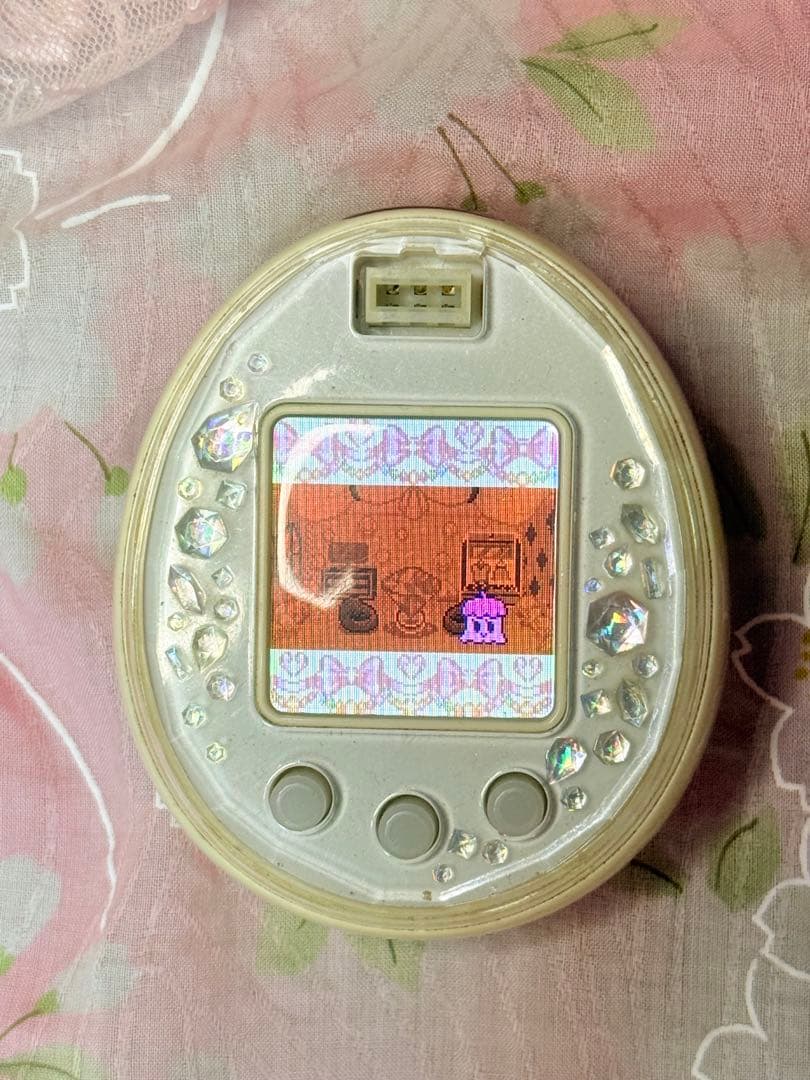 【動作確認済】Tamagotchi P'sホワイト たまデコピアスロイヤルチェン