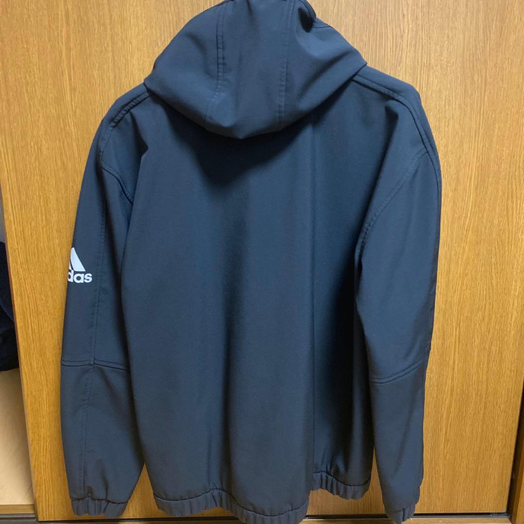 adidas 厚め スポーツウェア上