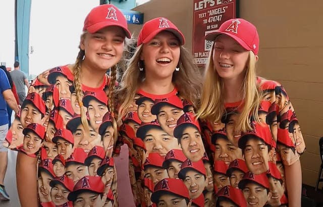 大谷翔平選手　顔だらけTシャツ　XL　　米国輸入正規品 未使用
