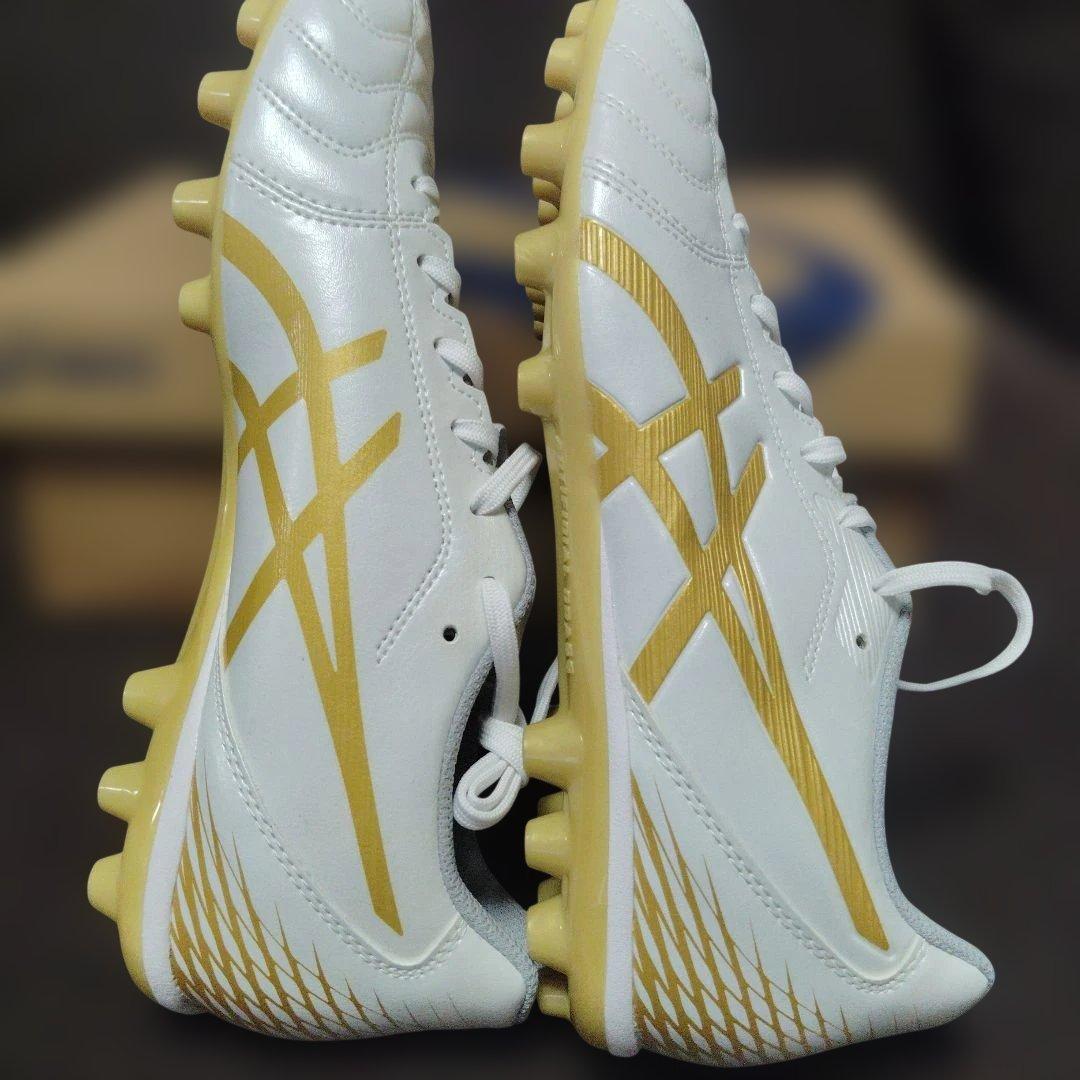 アシックス　サッカースパイクASICS ホワイト/リッチゴールド