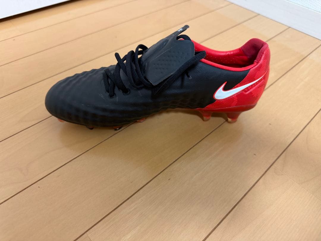 Nike MAGISTAサッカーシューズ ブラック/レッド　[値下げ]できます‼️