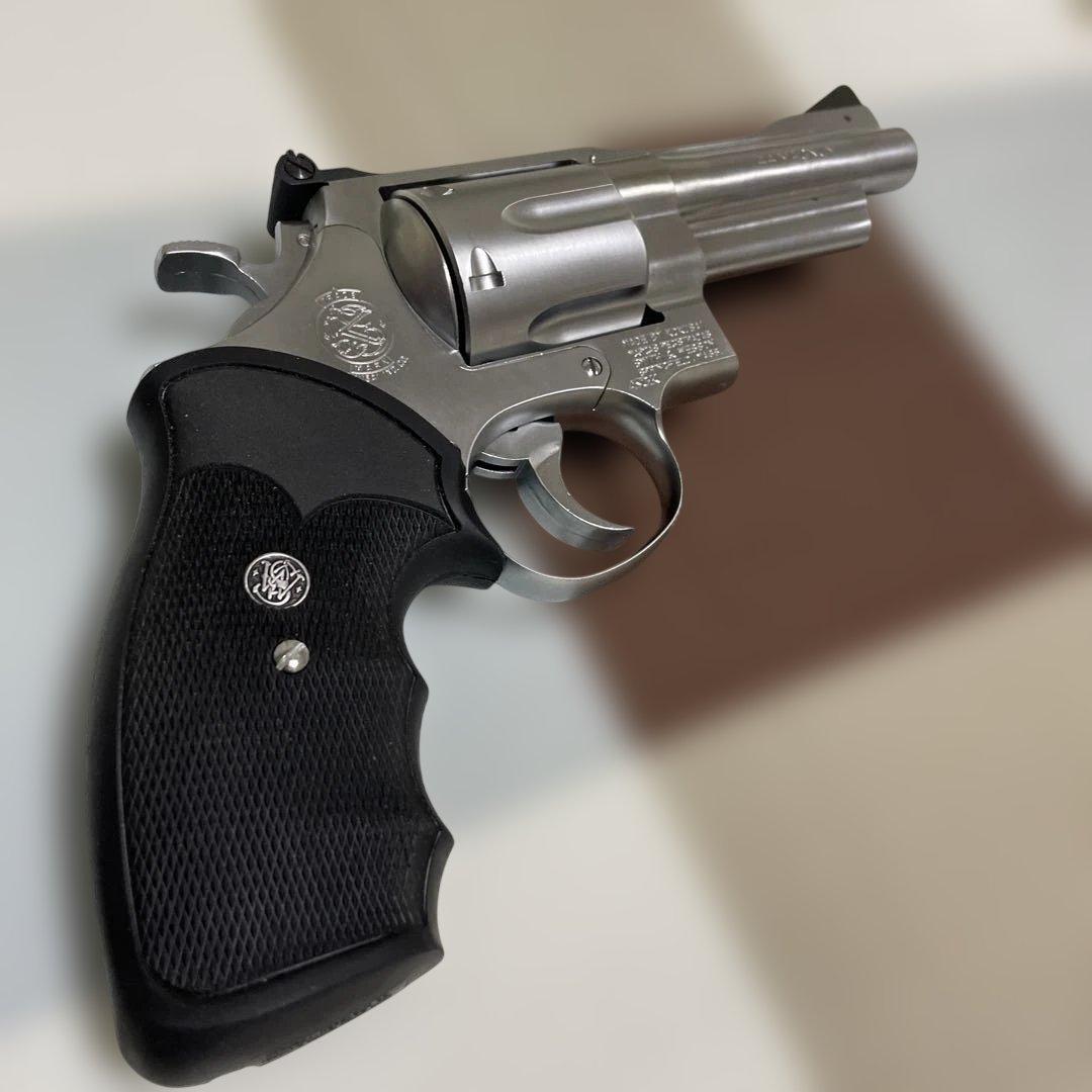 Smith & Wesson シルバーガスリボルバー（プラスチック製日本製）2