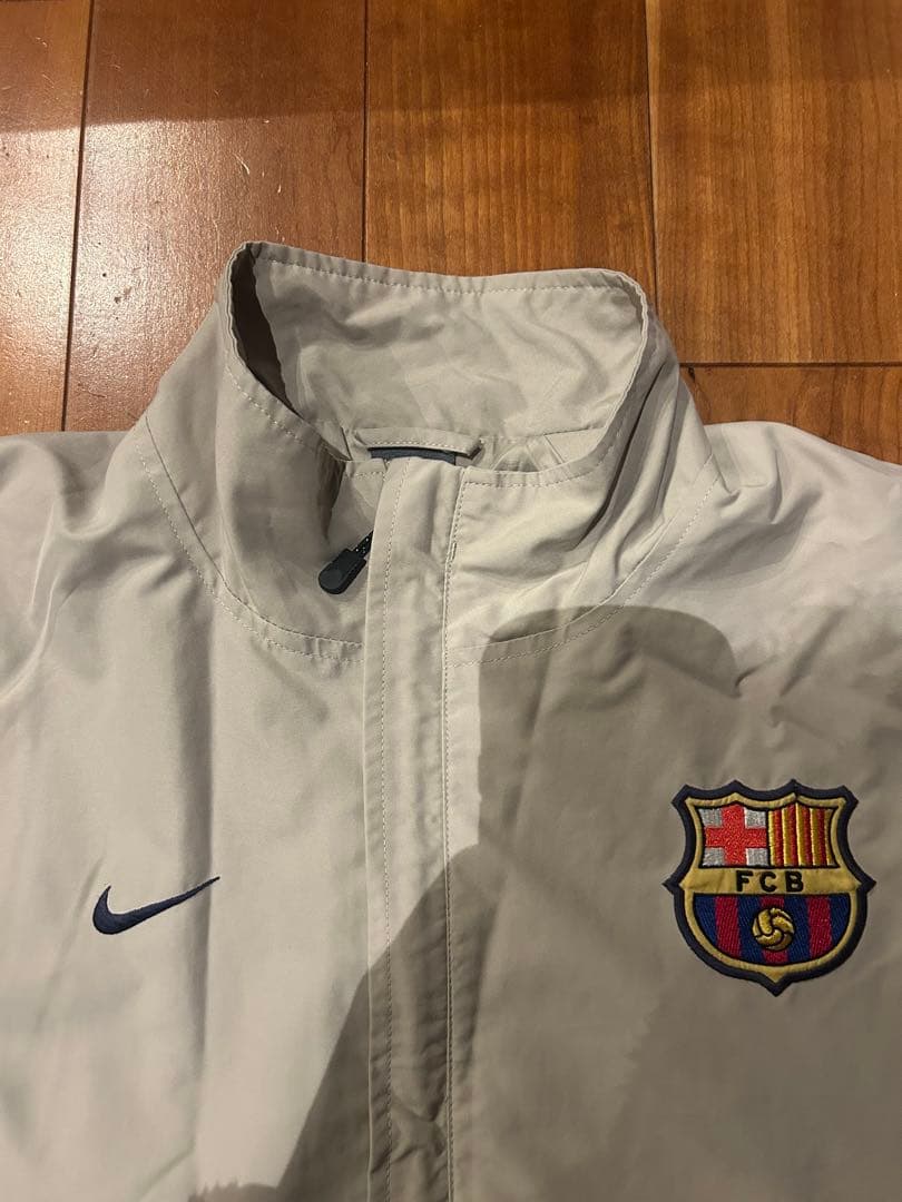 美品　Nike FC Barcelona ウィンドブレーカー　Ｌ