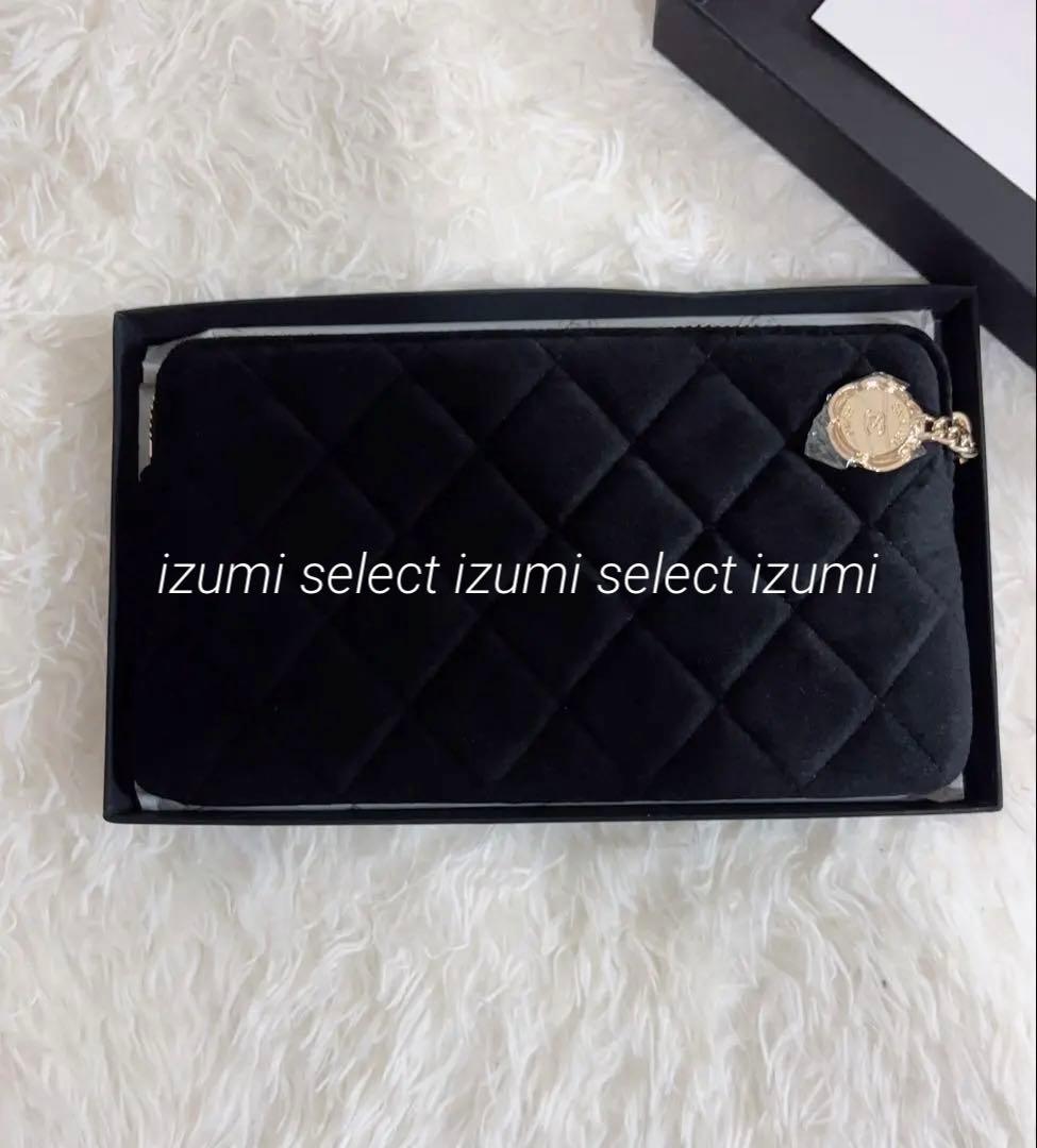 CHANELビューティーノベルティカメリアペンダント付ブラックベルベットクラッチ