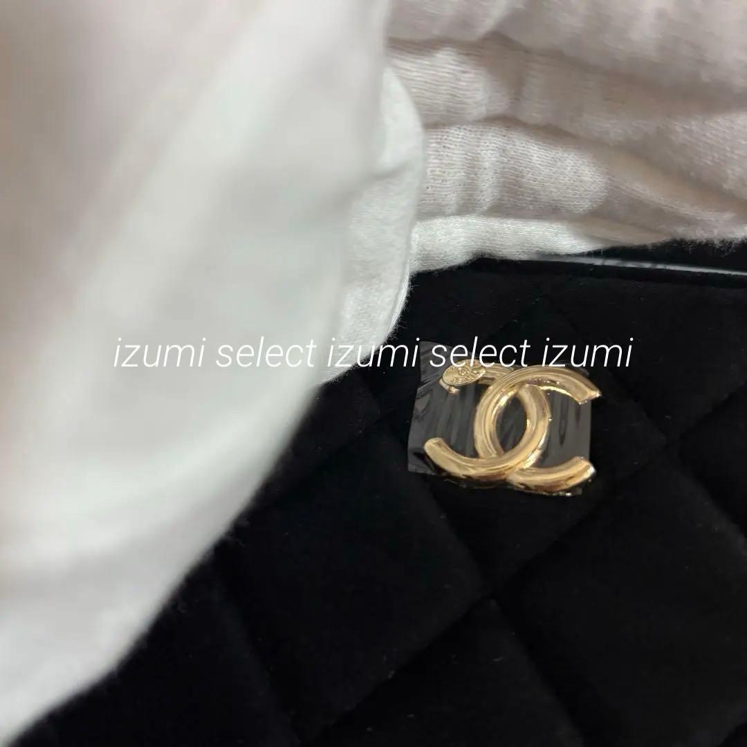CHANELビューティーノベルティカメリアペンダント付ブラックベルベットクラッチ