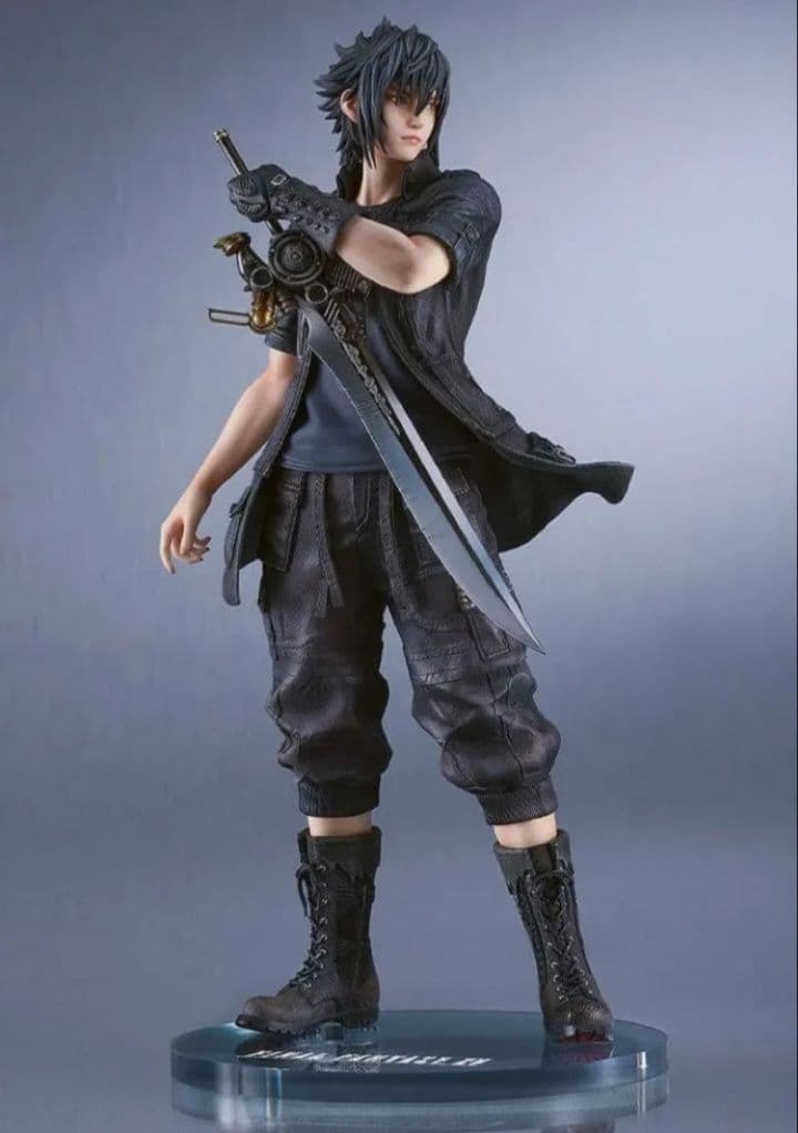 ほぼ新品★ファイナルファンタジーXV ノクティス・ルシス・チェラム フィギュア
