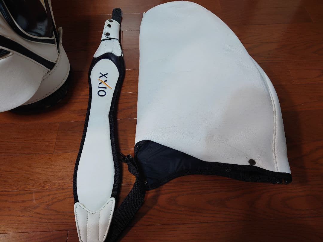 XXIO ホワイトキャディバッグ