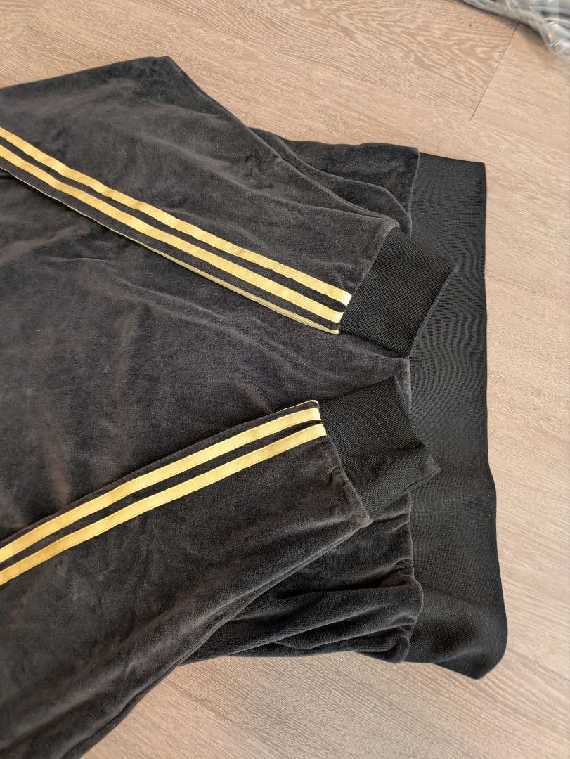 adidas ジャージジャケット HR3445　ベロア　黒金
