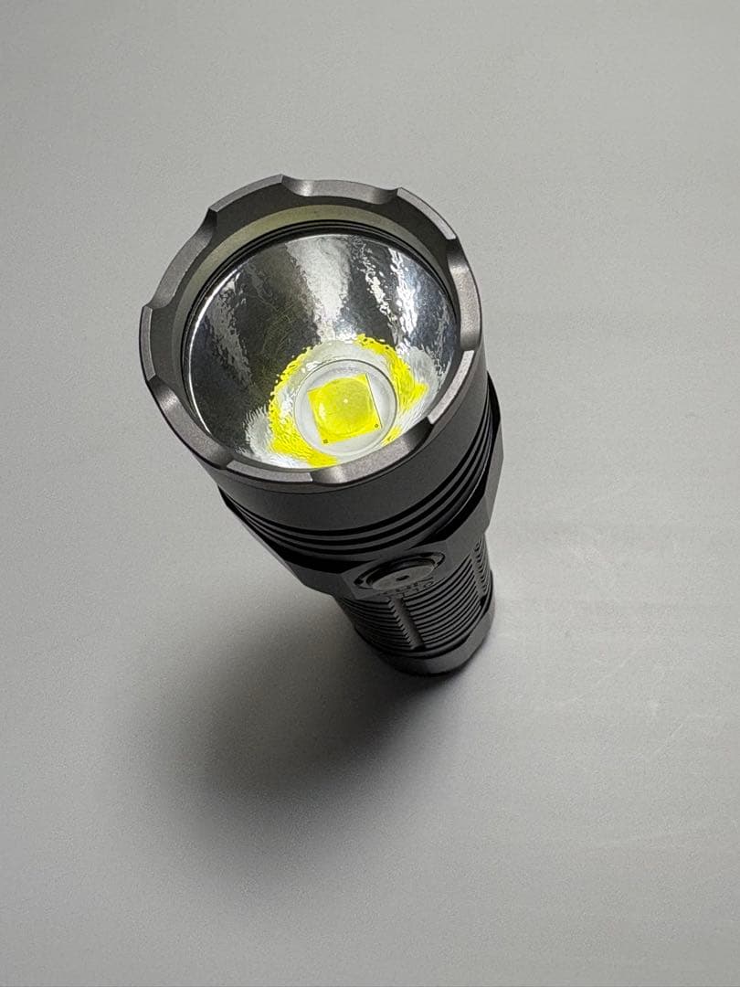 ThruNite TT10懐中電灯 USB充電式
