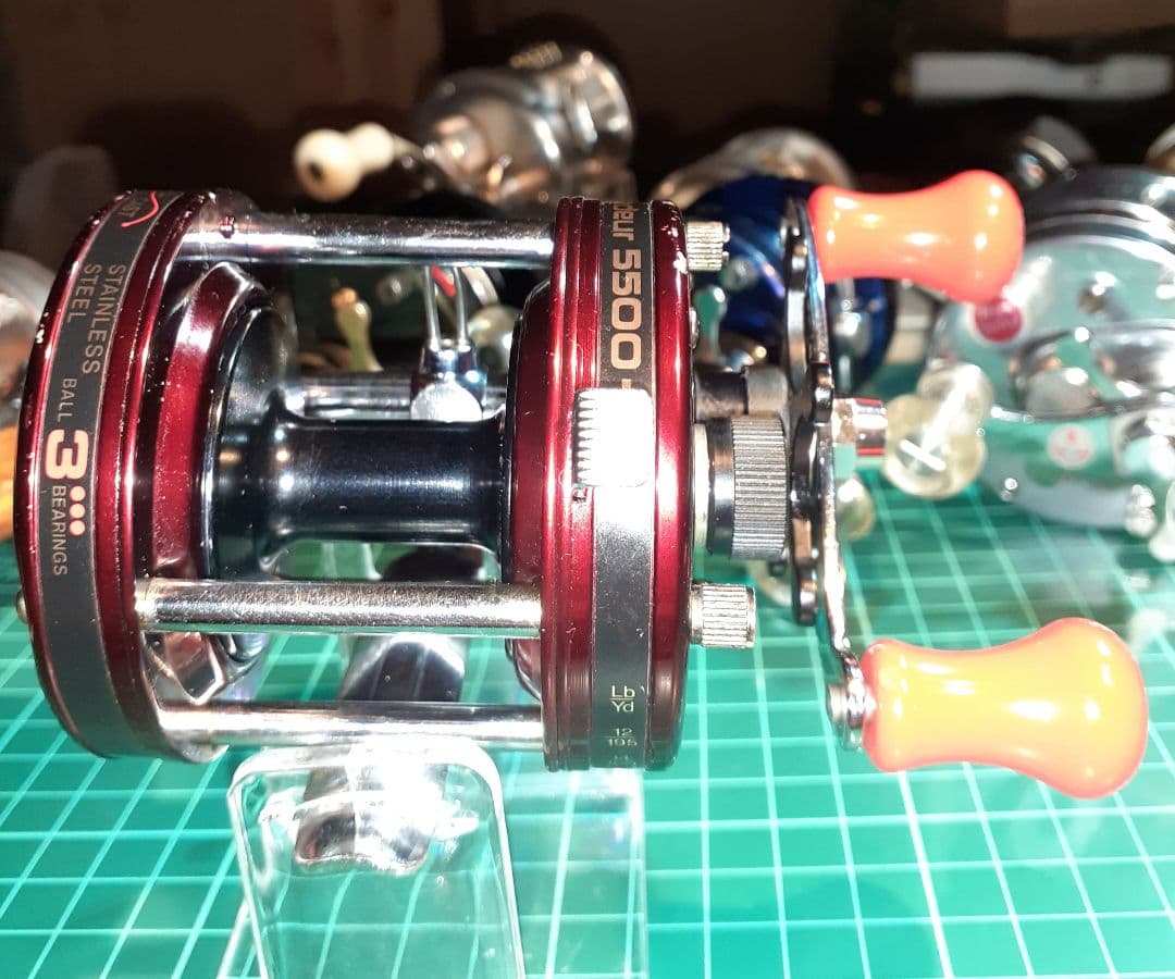 アブガルシア アンバサダー５５００-C３ アウトフィッターズパワーハンドル付き