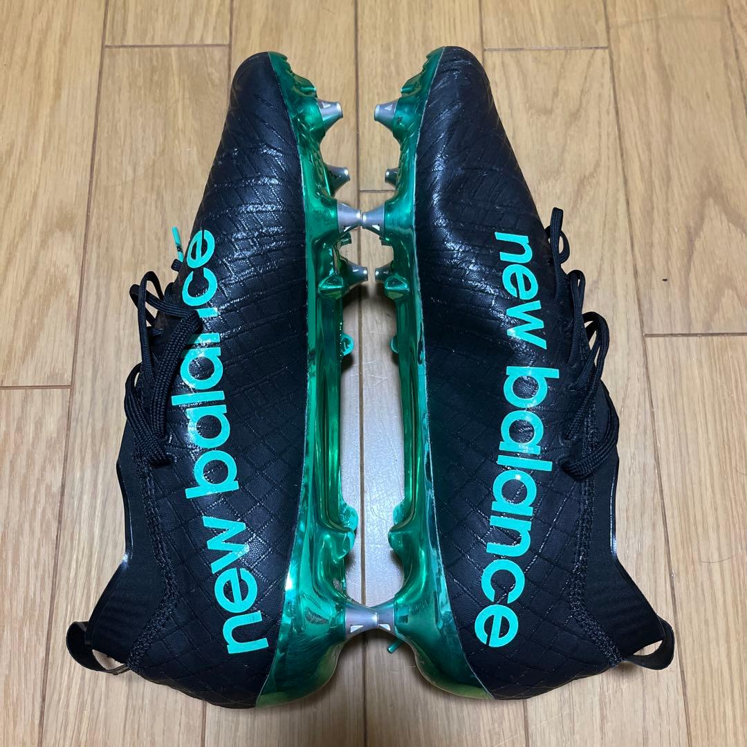 New Balance Kinetic Strike サッカーシューズ