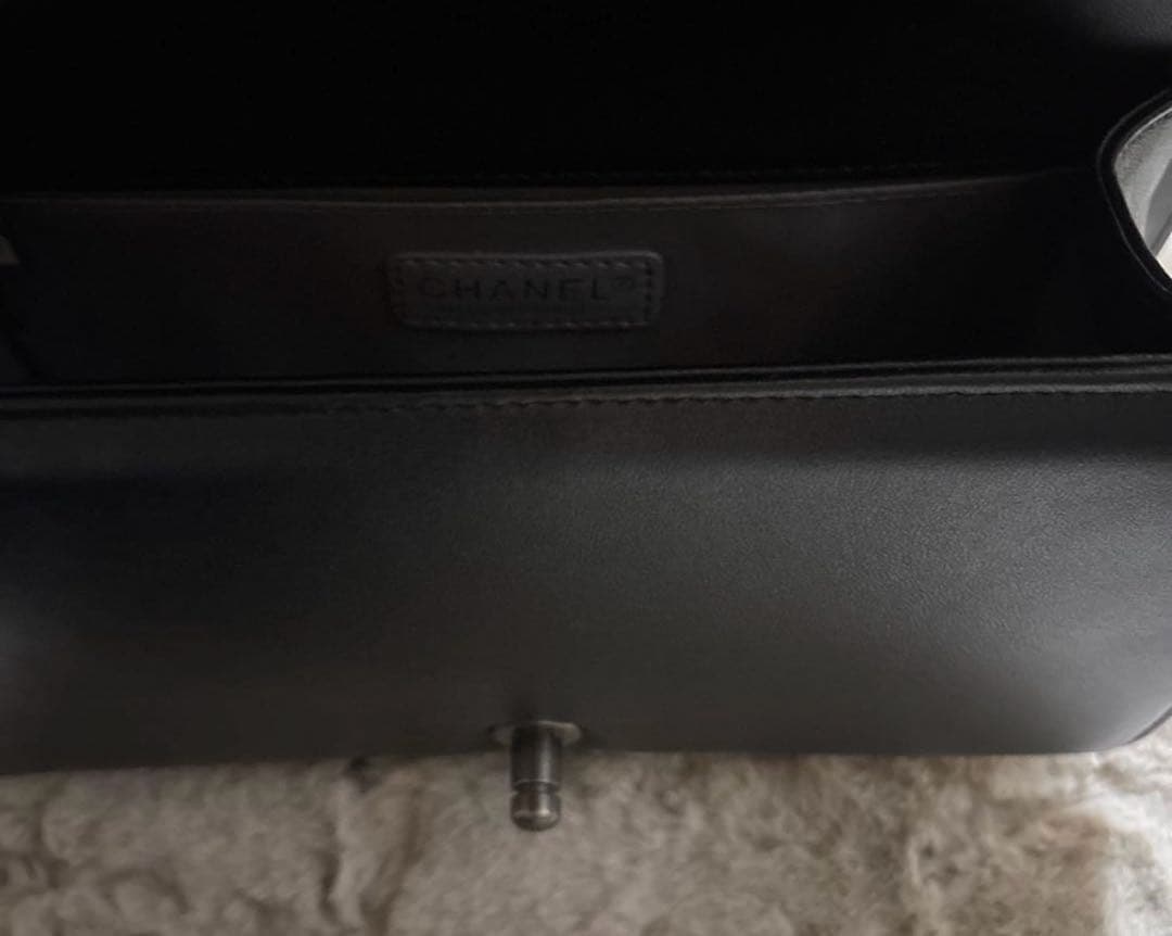 再出品SALE未使用！ノベルティ　レザーキルティング　ショルダーバック　ブラック