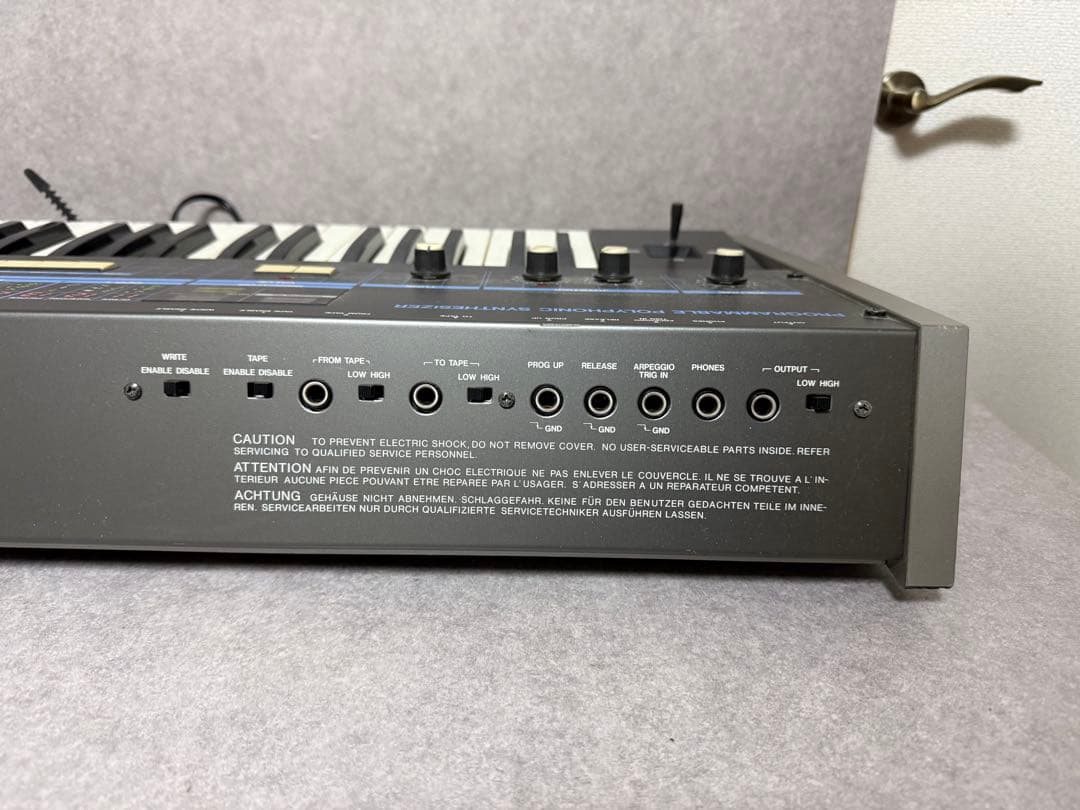 アナログシンセサイザー KORG コルグ POLY-61 ハードケース付き