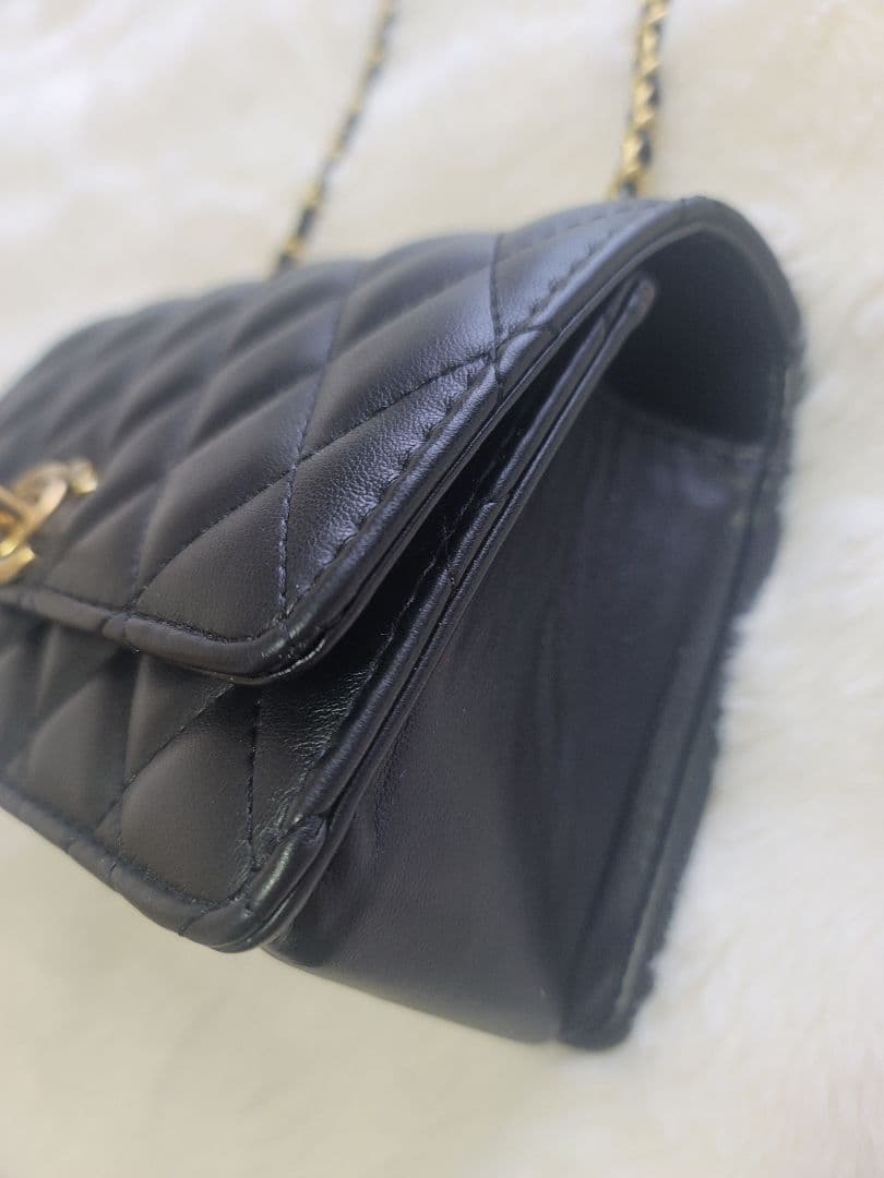 ノベルティ CHANEL ブラック レザー ショルダーバッグ ゴールド