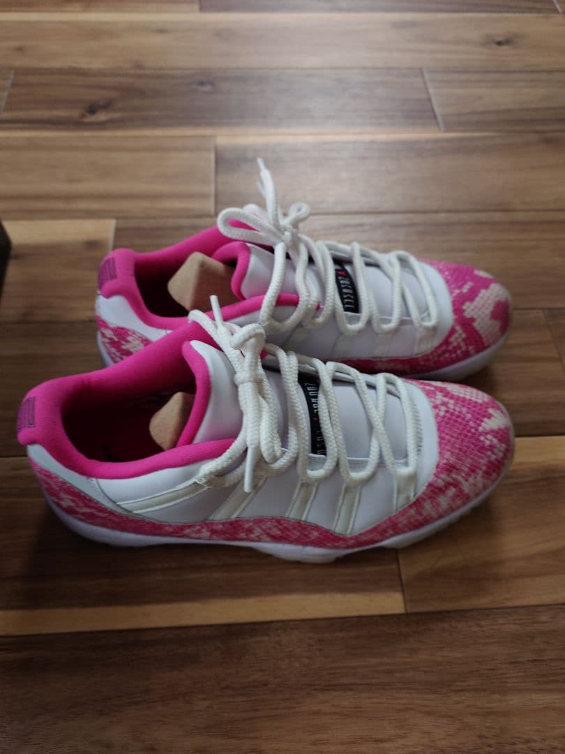 Air Jordan 11 Retro Low ホワイト/ピンク