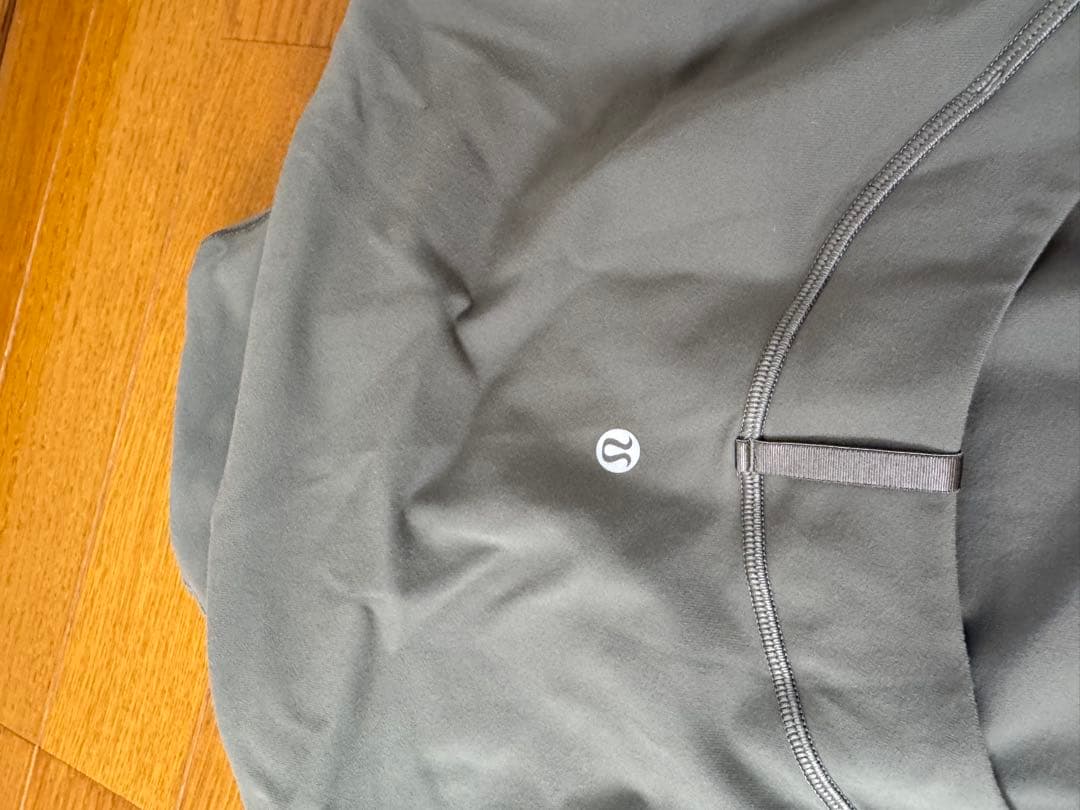 Lululemon ジャケット　オリーブ