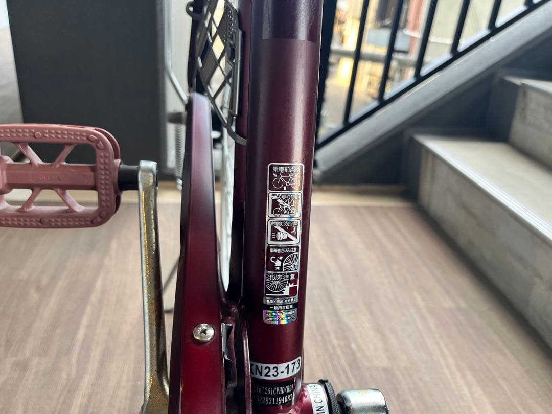 ワインレッド シティサイクル 前カゴ付き