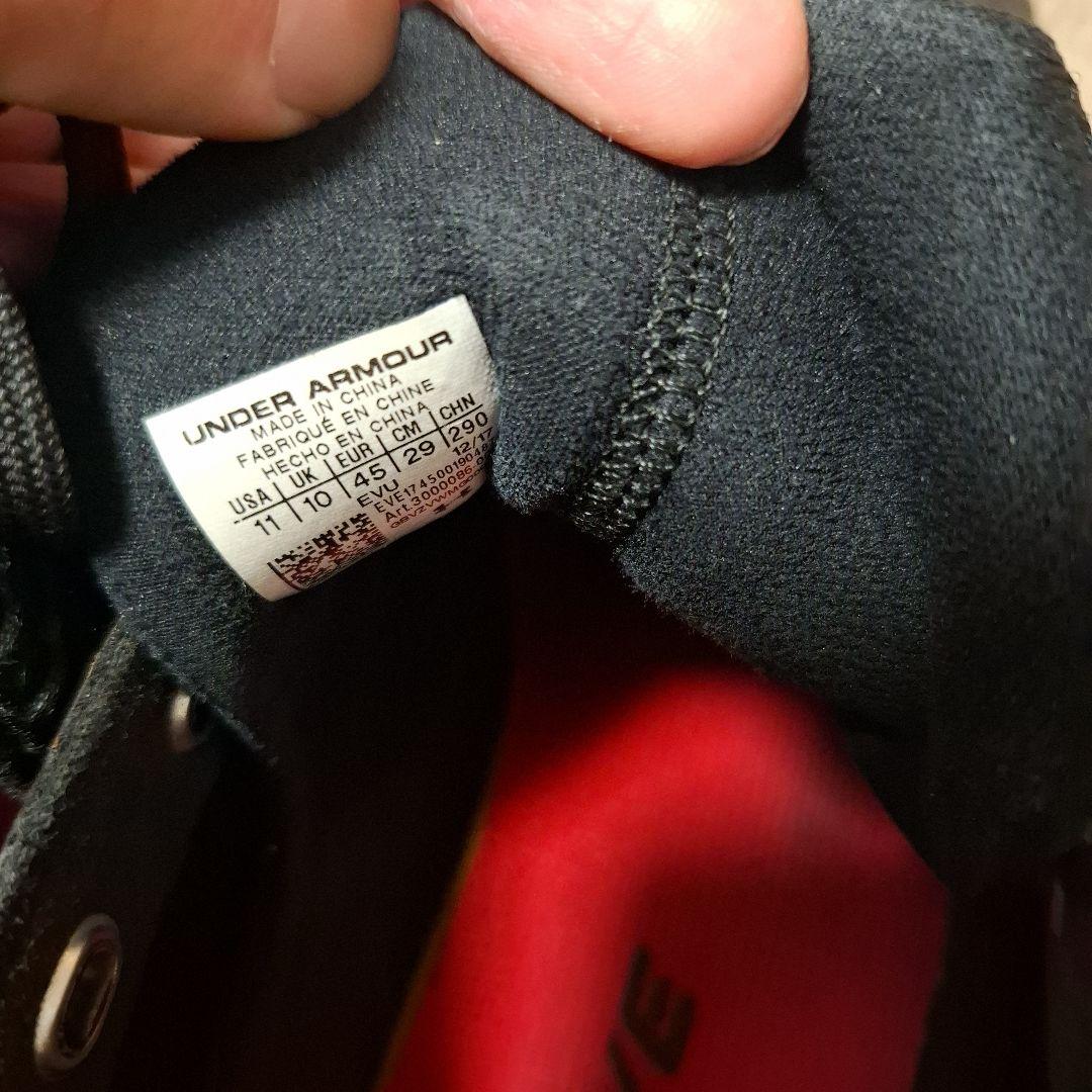 UNDER ARMOUR バッシュ29センチ ブラック/レッド