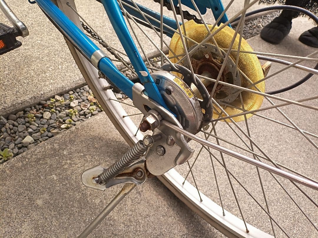 【最終値下げ】青 自転車　通学用　通勤用 前カゴ付き　6段変速