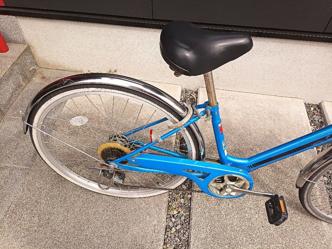 【最終値下げ】青 自転車　通学用　通勤用 前カゴ付き　6段変速