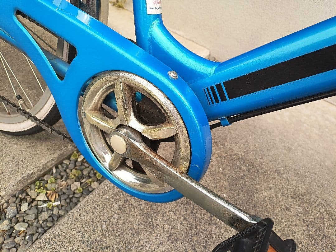 【最終値下げ】青 自転車　通学用　通勤用 前カゴ付き　6段変速