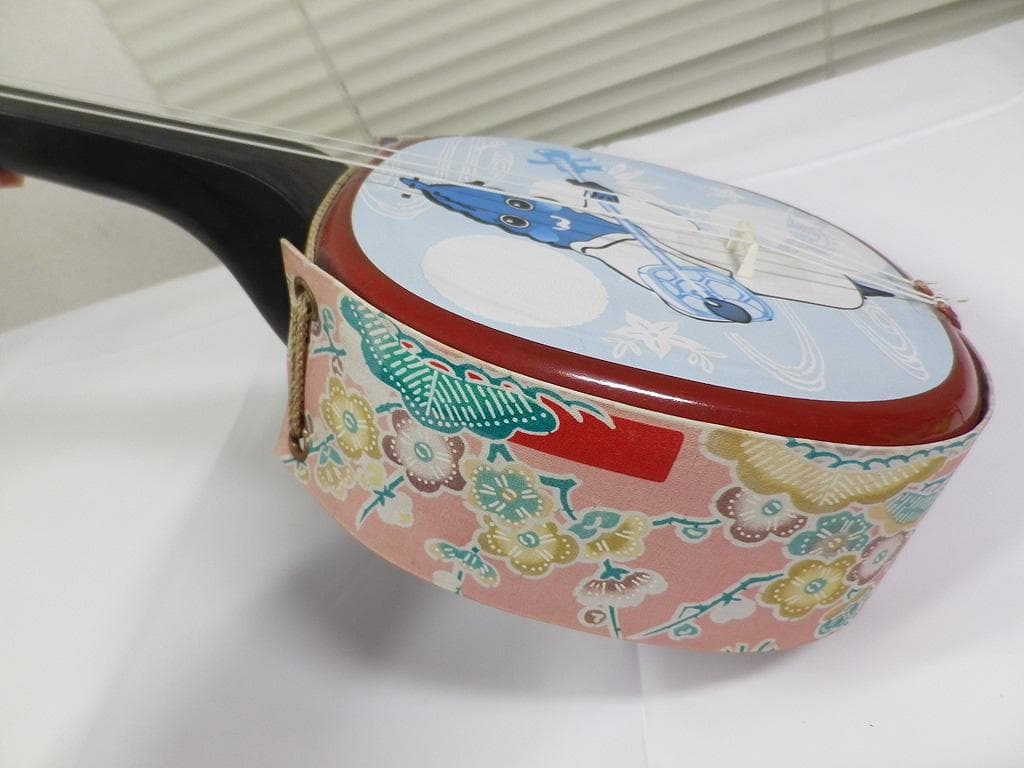 ウッド三線　胴板張り　沖縄　琉球　穴あき三線