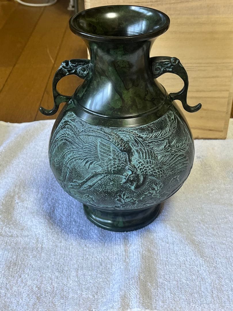 青銅製花瓶