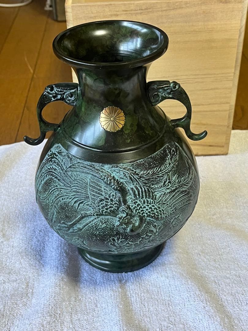 青銅製花瓶