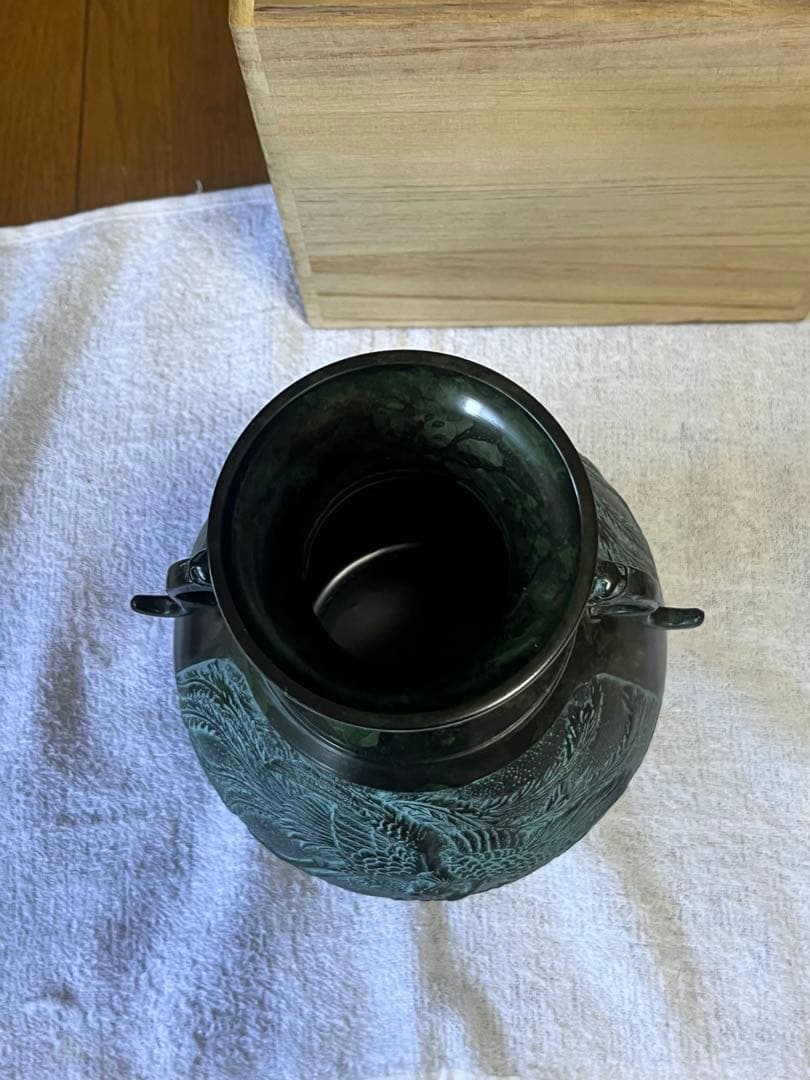 青銅製花瓶