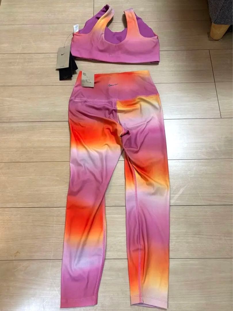 Nike Yoga Dri-FIT スポーツブラとレギンスセット 新品未使用