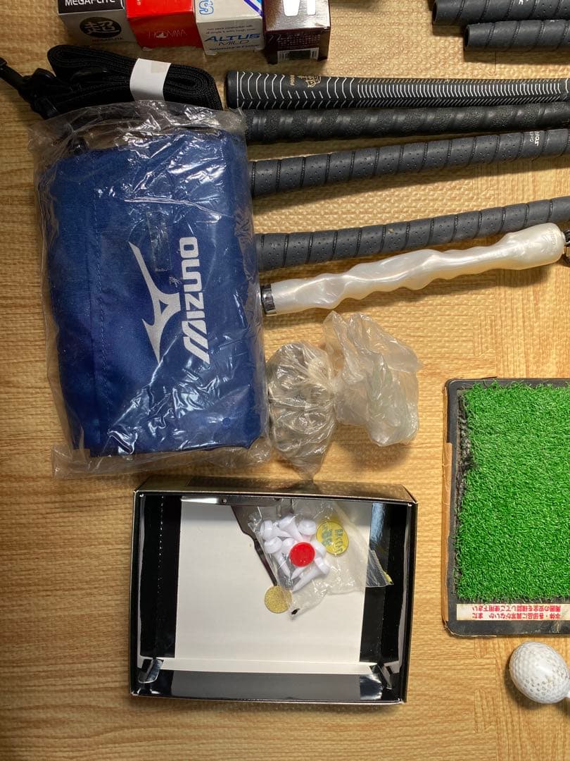 ゴルフボールと練習用具セット