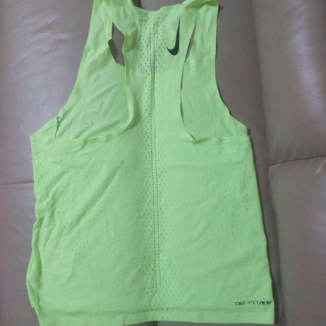 ナイキ　エアロスイフトランニングシャツ