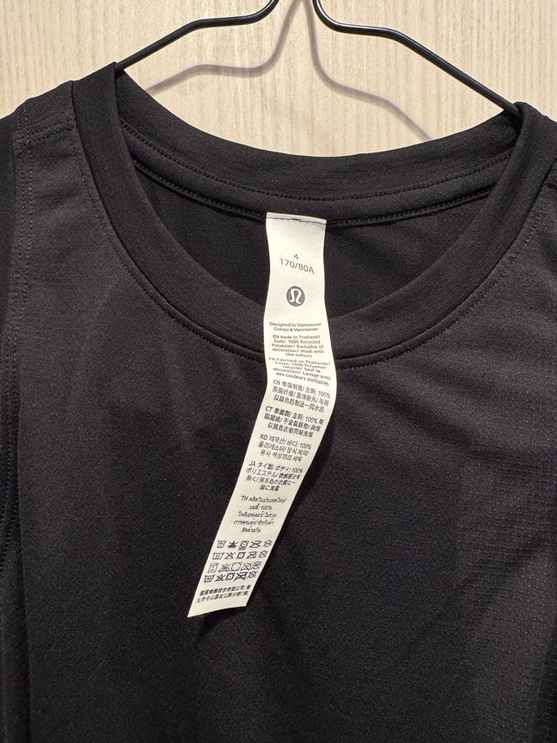 Lululemon ブラック タンクトップ